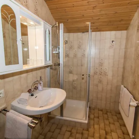 Haus Guggenberger 3* 列兴