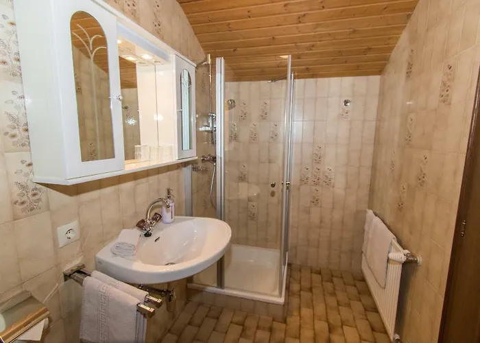 Haus Guggenberger 3* 列兴